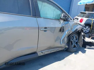 2024 Toyota bZ4X XLE z VIN JTMAAAAA4RA042628, wystawiony jako IAAI lot #41801949 z przebiegiem 10 279 mil mil oraz . Historia ofert i sprzedaży dostępna na DreamBid. Obrazek 20.