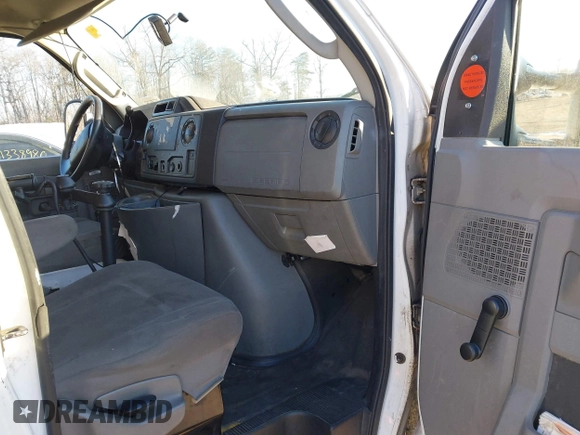2010 Ford Econoline Cargo Commercial z VIN 1FTNE1EW1ADA91221, wystawiony jako IAAI lot #41306156 z przebiegiem 154 172 mil mil oraz . Historia ofert i sprzedaży dostępna na DreamBid. Obrazek 5.