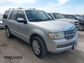 2011 Lincoln Navigator z VIN 5LMJJ2H56BEJ00020, wystawiony jako IAAI lot #41821157 z przebiegiem 143 284 mil mil oraz . Historia ofert i sprzedaży dostępna na DreamBid. Obrazek 1.