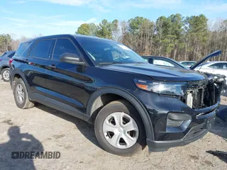 2022 Ford Police Interceptor Utility z VIN 1FM5K8AB8NGC43077, wystawiony jako IAAI lot #41484524 z przebiegiem 26 270 mil mil oraz . Historia ofert i sprzedaży dostępna na DreamBid. Obrazek 1.