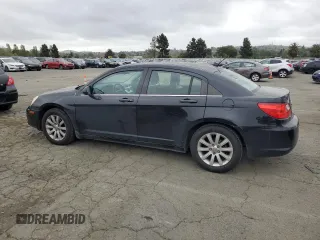 2010 Chrysler Sebring Limited z VIN 1C3CC5FB5AN172298, wystawiony jako Copart lot #52951805 z przebiegiem 146 996 mil mil oraz Szkoda całkowita • Salvage title. Historia ofert i sprzedaży dostępna na DreamBid. Obrazek 2.