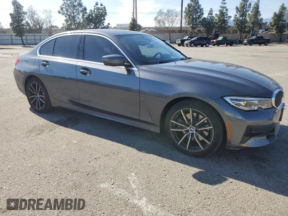 2019 BMW 3 Series 330i z VIN WBA5R1C57KFH22056, wystawiony jako Copart lot #49896985 z przebiegiem 58 311 mil mil oraz Szkody całkowita. Historia ofert i sprzedaży dostępna na DreamBid. Obrazek 4.