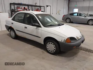 1996 Geo Metro z VIN 2C1MR529XT6777469, wystawiony jako IAAI lot #41392706 z przebiegiem 353 287 mil mil oraz . Historia ofert i sprzedaży dostępna na DreamBid. Obrazek 1.