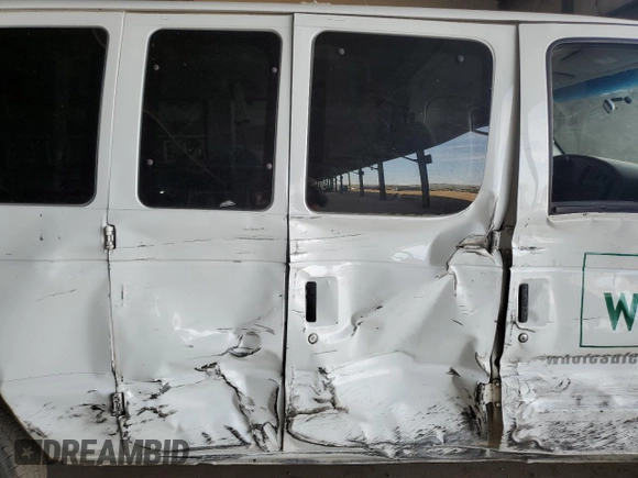 2008 Ford Econoline Passenger XL z VIN 1FBSS31L98DB42627, wystawiony jako Copart lot #63192154 z przebiegiem 111 494 mil mil oraz Szkoda całkowita • Salvage title. Historia ofert i sprzedaży dostępna na DreamBid. Obrazek 11.