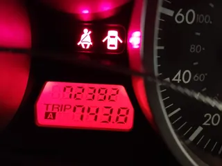 2007 Mazda MX-5 Miata Sport z VIN JM1NC25F970132299, wystawiony jako IAAI lot #41622791 z przebiegiem 72 392 mil mil oraz . Historia ofert i sprzedaży dostępna na DreamBid. Obrazek 16.