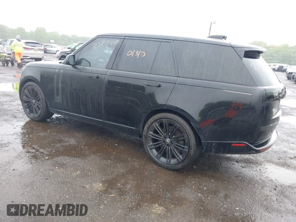 2024 Land Rover Range Rover SE z VIN SALKP9E96RA092327, wystawiony jako IAAI lot #42336138 z przebiegiem 41 600 mil mil oraz . Historia ofert i sprzedaży dostępna na DreamBid. Obrazek 3.