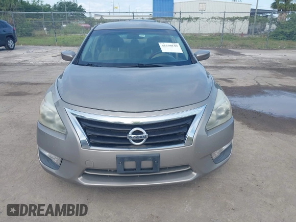 2013 Nissan Altima SV with VIN 1N4AL3AP4DN561907, listed as a IAAI auction lot 42230149 with 189,351 mi miles and . Bid and sale history available at carsss.com. Image 6.