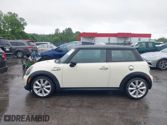 2012 MINI Hardtop S z VIN WMWSV3C59CT386436, wystawiony jako IAAI lot #42254715 z przebiegiem 60 260 mil mil oraz . Historia ofert i sprzedaży dostępna na DreamBid. Obrazek 14.