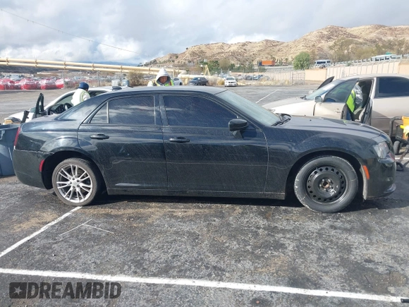2018 Chrysler 300 with VIN 2C3CCABGXJH239934, listed as a IAAI auction lot 41517944 with 140,699 mi miles. Bid and sale history available at carsss.com. Image 13.