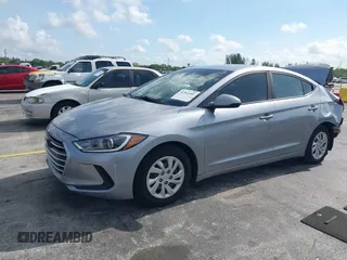 2017 Hyundai Elantra SE z VIN 5NPD74LF6HH126348, wystawiony jako IAAI lot #42362683 z przebiegiem 165 431 mil mil oraz . Historia ofert i sprzedaży dostępna na DreamBid. Obrazek 2.