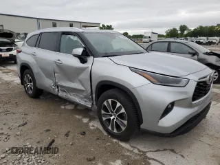 2021 Toyota Highlander XLE with VIN 5TDHZRBH8MS535368, listed as a Copart auction lot 54688095 with 56,480 mi miles and Salvage title. Bid and sale history available at DreamBid. Image 4.