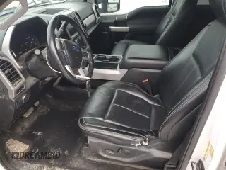 2021 Ford F-250 XL z VIN 1FT7W2BT2MEC48047, wystawiony jako Copart lot #43205595 z przebiegiem 131 192 mil mil oraz Czysty tytuł • Clean title. Historia ofert i sprzedaży dostępna na DreamBid. Obrazek 7.