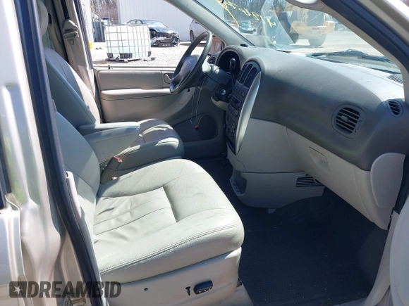 2005 Chrysler Town & Country Touring with VIN 2C4GP54LX5R132272, listed as a IAAI auction lot 41860741 with 138,402 mi miles and . Bid and sale history available at DreamBid. Image 5.