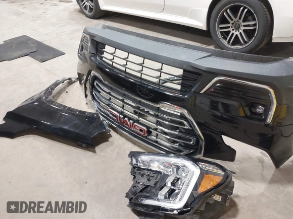 2024 GMC Terrain SLT z VIN 3GKALVEGXRL338413, wystawiony jako IAAI lot #42592625 z przebiegiem 31 104 mil mil oraz . Historia ofert i sprzedaży dostępna na DreamBid. Obrazek 12.