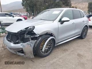 2017 Porsche Cayenne S z VIN WP1AB2A2XHLA51668, wystawiony jako IAAI lot #42347854 z przebiegiem 85 227 mil mil oraz . Historia ofert i sprzedaży dostępna na DreamBid. Obrazek 2.