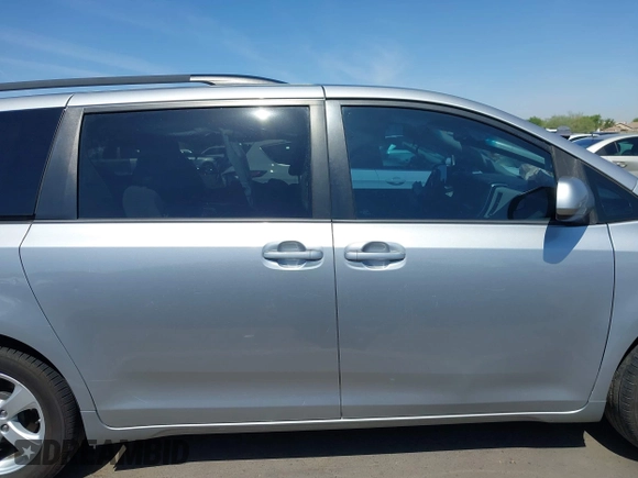 2015 Toyota Sienna LE AAS с VIN 5TDKK3DC4FS576186, выставлен на аукционе IAAI как лот 42372839 с пробегом 101 593 миль миль и . История ставок и продаж доступна на DreamBid. Изображение 14.