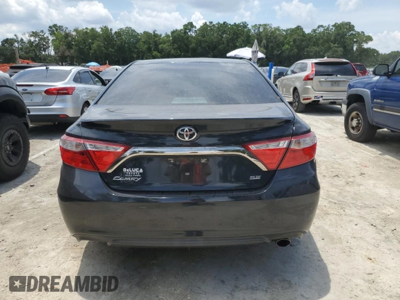 2017 Toyota Camry XLE z VIN 4T1BF1FK0HU402901, wystawiony jako Copart lot #58214405 z przebiegiem 85 148 mil mil oraz Szkoda całkowita • Salvage title. Historia ofert i sprzedaży dostępna na DreamBid. Obrazek 6.