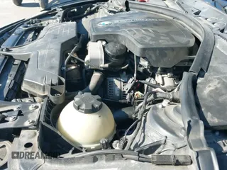 2014 BMW 3 Series 320i xDrive z VIN WBA3C3C5XEF984501, wystawiony jako IAAI lot #43546598 z przebiegiem 130 748 mil mil oraz . Historia ofert i sprzedaży dostępna na DreamBid. Obrazek 12.