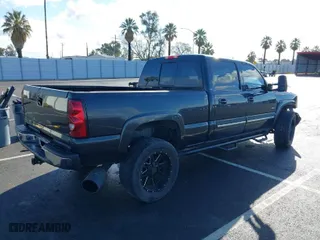 2003 Chevrolet Silverado 2500HD LS with VIN 1GCHK23193F225757, listed as a IAAI auction lot 41523124 with 281,755 mi miles. Bid and sale history available at carsss.com. Image 4.