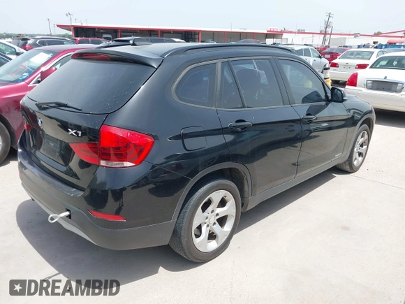 2013 BMW X1 28i z VIN WBAVM1C55DVW44221, wystawiony jako IAAI lot #42248043 z przebiegiem 112 388 mil mil oraz . Historia ofert i sprzedaży dostępna na DreamBid. Obrazek 4.