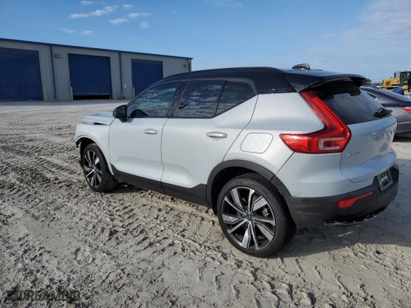 2021 Volvo XC40 with VIN YV4ED3UR7M2561744, listed as a Copart auction lot 43832303 with 10,884 mi miles. Bid and sale history available at carsss.com. Image 2.