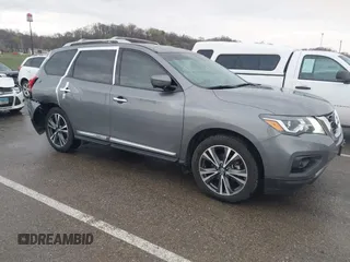 2019 Nissan Pathfinder SV z VIN 5N1DR2MM2KC651174, wystawiony jako IAAI lot #41880488 z przebiegiem 116 641 mil mil oraz . Historia ofert i sprzedaży dostępna na DreamBid. Obrazek 1.