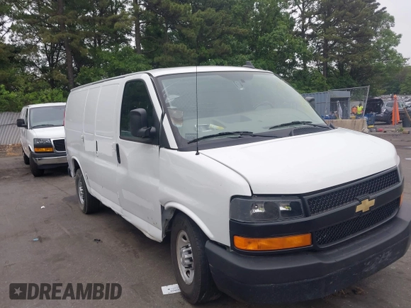 2022 Chevrolet Express Cargo z VIN 1GCWGAF72N1142965, wystawiony jako IAAI lot #42463029 z przebiegiem 49 782 mil mil oraz . Historia ofert i sprzedaży dostępna na DreamBid. Obrazek 1.