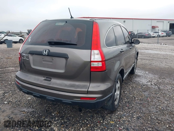 2010 Honda CR-V LX z VIN 5J6RE3H38AL000217, wystawiony jako IAAI lot #42051176 z przebiegiem 221 590 mil mil oraz . Historia ofert i sprzedaży dostępna na DreamBid. Obrazek 4.