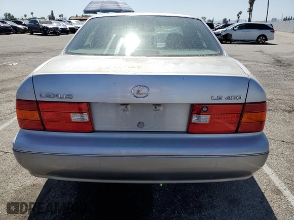 1998 Lexus LS 400 z VIN JT8BH28F4W0121806, wystawiony jako Copart lot #57636755 z przebiegiem 264 027 mil mil oraz Czysty tytuł • Clean title. Historia ofert i sprzedaży dostępna na DreamBid. Obrazek 6.