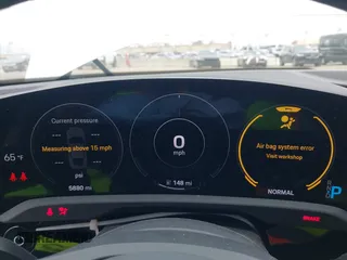 2024 Porsche Taycan z VIN WP0AA2Y13RSA10794, wystawiony jako IAAI lot #42182816 z przebiegiem 5 880 mil mil oraz . Historia ofert i sprzedaży dostępna na DreamBid. Obrazek 7.