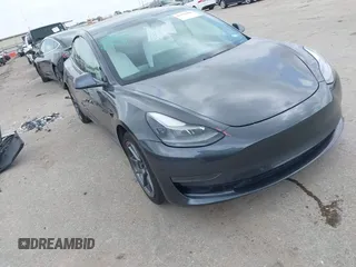 2021 Tesla Model 3 Standard Range Plus z VIN 5YJ3E1EA0MF031987, wystawiony jako IAAI lot #41950488 z przebiegiem 62 532 mil mil oraz . Historia ofert i sprzedaży dostępna na DreamBid. Obrazek 1.