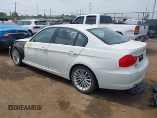 2011 BMW 3 Series 335i xDrive z VIN WBAPL5C55BA920128, wystawiony jako IAAI lot #42473523 z przebiegiem 96 481 mil mil oraz . Historia ofert i sprzedaży dostępna na DreamBid. Obrazek 3.