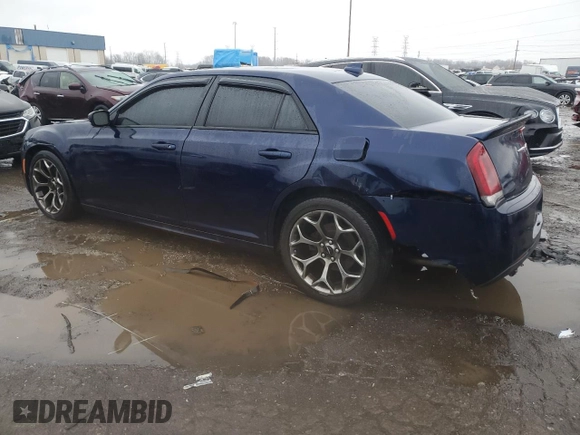 2015 Chrysler 300 S z VIN 2C3CCABT1FH842808, wystawiony jako Copart lot #43332535 z przebiegiem 132 167 mil mil oraz Czysty tytuł • Clean title. Historia ofert i sprzedaży dostępna na DreamBid. Obrazek 2.
