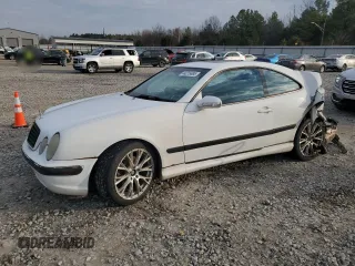 2001 Mercedes-Benz CLK 320/430 z VIN WDBLJ70G91F192385, wystawiony jako Copart lot #44215685 z przebiegiem Nie podano mil oraz Szkoda całkowita • Salvage title. Historia ofert i sprzedaży dostępna na DreamBid. Obrazek 1.