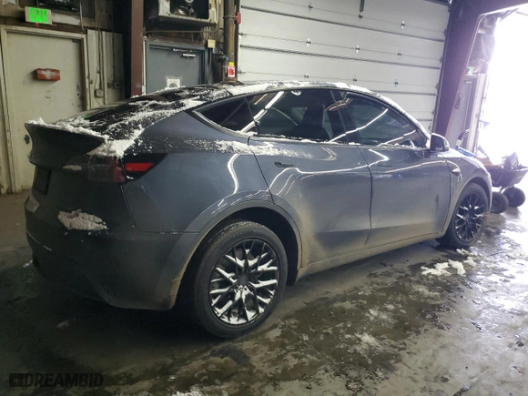 2020 Tesla Model Y Long Range with VIN 5YJYGDEE6LF017241, listed as a Copart auction lot 45056195 with 87,633 mi miles and Salvage Title. Bid and sale history available at carsss.com. Image 3.