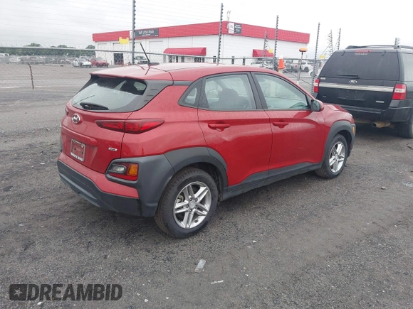 2021 Hyundai Kona SE z VIN KM8K1CAA4MU633934, wystawiony jako IAAI lot #42157313 z przebiegiem 87 714 mil mil oraz . Historia ofert i sprzedaży dostępna na DreamBid. Obrazek 4.