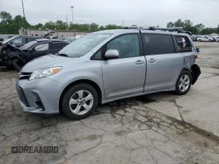 2018 Toyota Sienna LE Auto Access Seat with VIN 5TDKZ3DC8JS901748, listed as a Copart auction lot 58890095 with 99,162 mi miles and Salvage title. Bid and sale history available at DreamBid. Image 1.