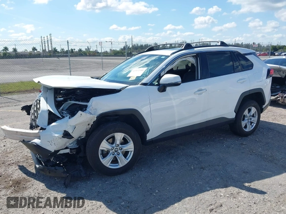 2021 Toyota RAV4 XLE with VIN 2T3W1RFV2MC102997, listed as a IAAI auction lot 41512340 with 47,238 mi miles. Bid and sale history available at carsss.com. Image 18.