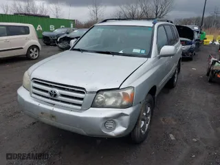 2005 Toyota Highlander with VIN JTEDP21A050085215, listed as a IAAI auction lot 41807809 with 133,953 mi miles. Bid and sale history available at carsss.com. Image 2.
