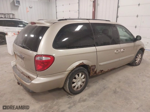2006 Chrysler Town & Country LWB Touring with VIN 2A4GP54L66R822998, listed as a IAAI auction lot 41820263 with 282,439 mi miles. Bid and sale history available at carsss.com. Image 4.
