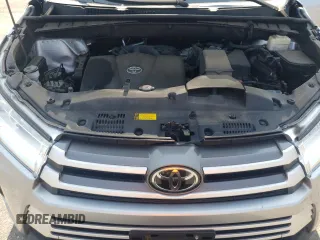 2018 Toyota Highlander LE с VIN 5TDBZRFH7JS830067, выставлен на аукционе Copart как лот 58835375 с пробегом 65 315 миль миль и Списание • Salvage title. История ставок и продаж доступна на DreamBid. Изображение 11.