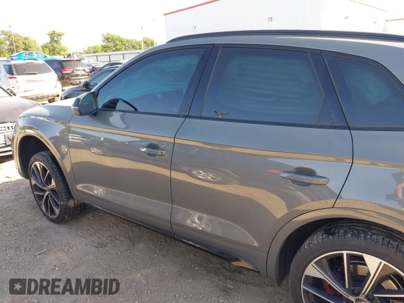 2023 Audi SQ5 Premium Plus z VIN WA1B4AFY4P2035195, wystawiony jako IAAI lot #42004734 z przebiegiem 10 353 mil mil oraz . Historia ofert i sprzedaży dostępna na DreamBid. Obrazek 14.