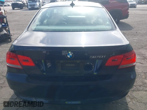2009 BMW 3 Series 328i с VIN WBAWV13529P123146, выставлен на аукционе IAAI как лот 42244860 с пробегом 186 558 миль миль и . История ставок и продаж доступна на DreamBid. Изображение 16.