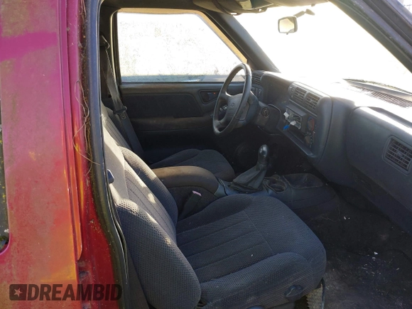 1997 Chevrolet Blazer LS z VIN 1GNDT13W3V2232285, wystawiony jako IAAI lot #41710231 z przebiegiem 1 930 079 mil mil oraz . Historia ofert i sprzedaży dostępna na DreamBid. Obrazek 5.