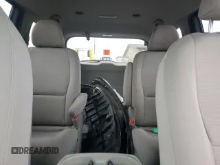 2015 Kia Sedona LX with VIN KNDMB5C19F6031606, listed as a Copart auction lot 51302835 with 96,356 mi miles and Salvage Title. Bid and sale history available at DreamBid. Image 10.