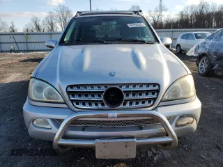 2005 Mercedes-Benz M 500 z VIN 4JGAB75E05A557161, wystawiony jako Copart lot #89368305 z przebiegiem 185 929 mil mil oraz Czysty tytuł • Clean title. Historia ofert i sprzedaży dostępna na DreamBid. Obrazek 5.