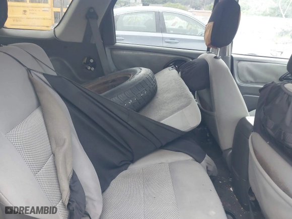 2005 Ford Escape XLT with VIN 1FMYU93185KE46923, listed as a IAAI auction lot 40062345 with 999,999 mi miles. Bid and sale history available at carsss.com. Image 8.