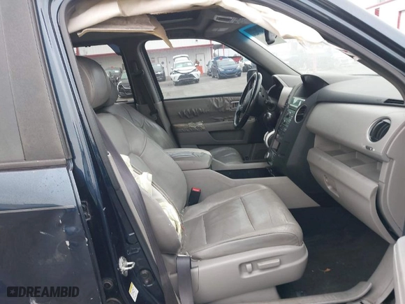 2010 Honda Pilot Touring with VIN 5FNYF4H80AB039371, listed as a IAAI auction lot 41817424 with 202,306 mi miles. Bid and sale history available at carsss.com. Image 5.