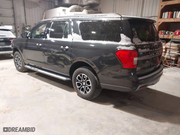 2023 Ford Expedition Max XLT with VIN 1FMJK1J89PEA60330, listed as a IAAI auction lot 41381868 with NaN miles. Bid and sale history available at carsss.com. Image 3.