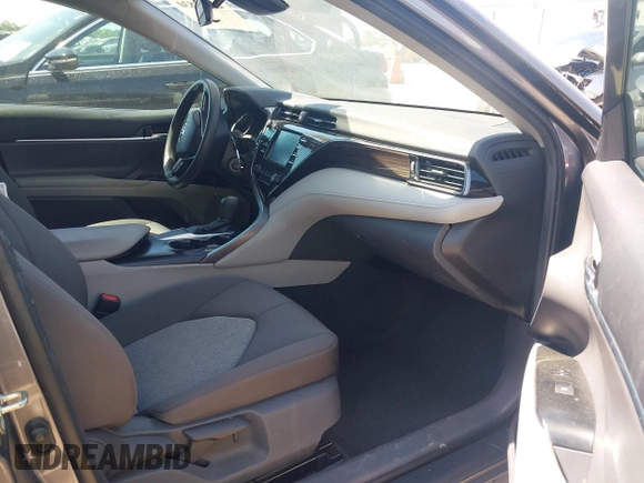 2019 Toyota Camry LE z VIN 4T1B11HK4KU797720, wystawiony jako IAAI lot #42053830 z przebiegiem 102 558 mil mil oraz . Historia ofert i sprzedaży dostępna na DreamBid. Obrazek 5.
